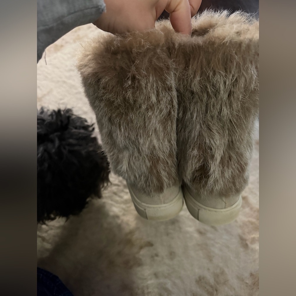 TORY BURCH DARK KNOT
BEIGE ANGELICA BOOT
RABBIT FUR SPLIT SUEDE $450 6 winter - Picture 5 of 8